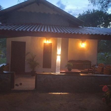Soma Cabana, Homestay & Restaurant Тангалла Экстерьер фото