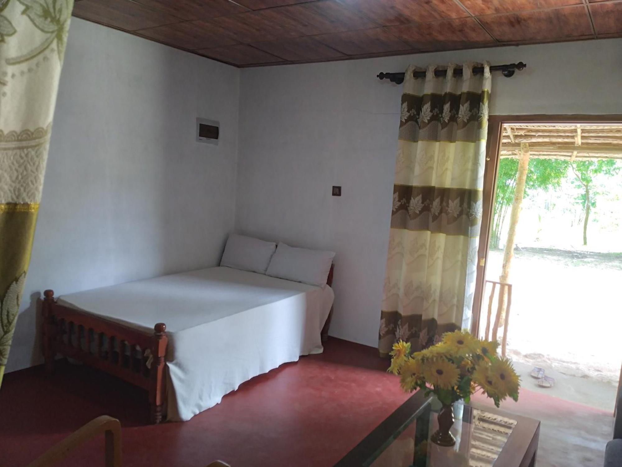 Soma Cabana, Homestay & Restaurant Тангалла Экстерьер фото