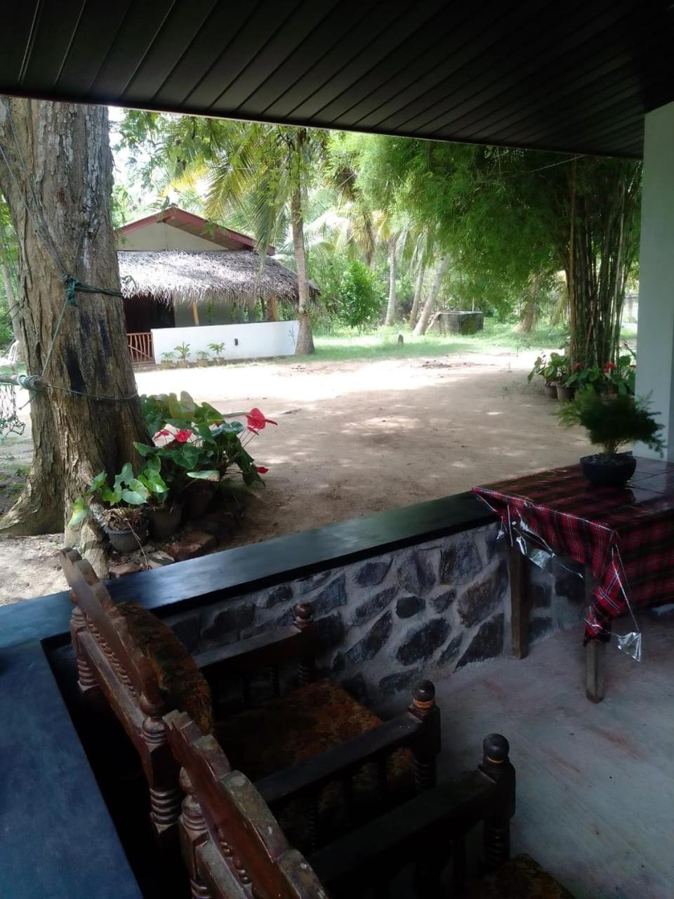 Soma Cabana, Homestay & Restaurant Тангалла Экстерьер фото
