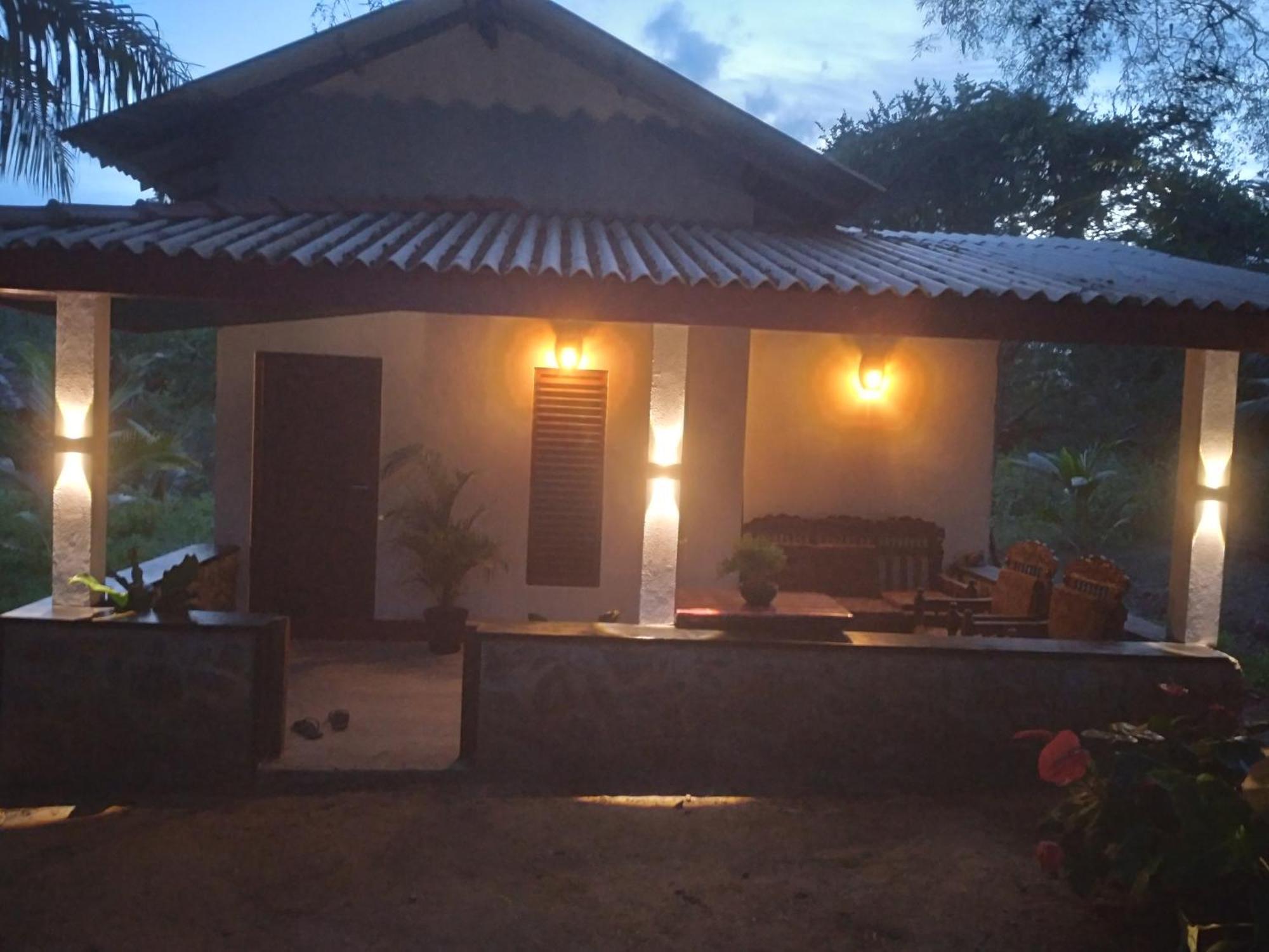 Soma Cabana, Homestay & Restaurant Тангалла Экстерьер фото