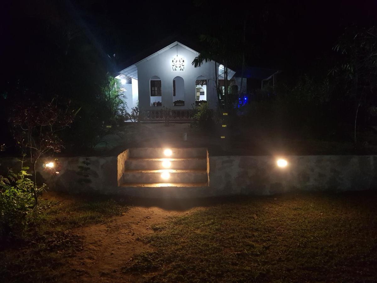 Soma Cabana, Homestay & Restaurant Тангалла Экстерьер фото
